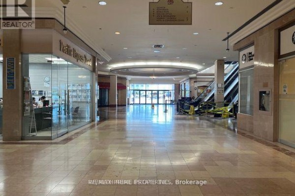 67 - 670 Highway 7 E, Richmond Hill, ON L4P3B2 Photo 3