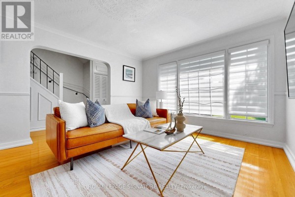 67 Cathedral Bluffs Drive, Toronto, ON M1M2T6 Photo 3