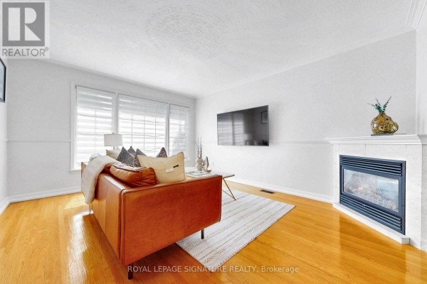 67 Cathedral Bluffs Drive, Toronto, ON M1M2T6 Photo 4