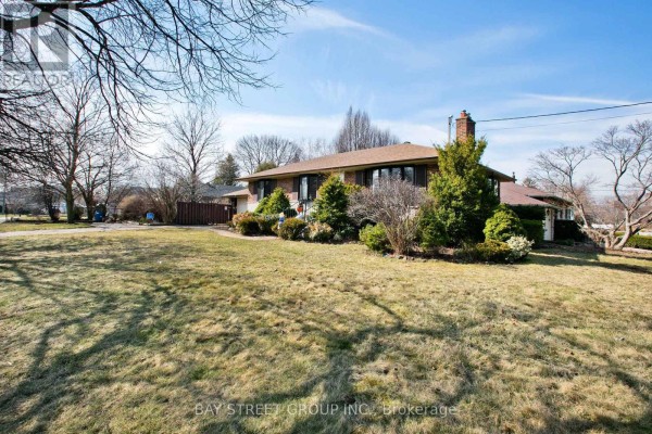 Kitchen - 67 Elvaston Drive, Toronto, ON M4A1N5 Photo 3
