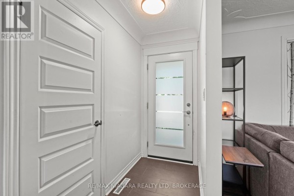 67 Maple Park Drive, Welland, ON L3C3X8 Photo 5