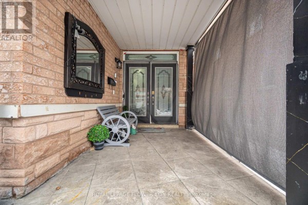 Kitchen - 67 Olde Town Road, Brampton, ON L6X4T8 Photo 4