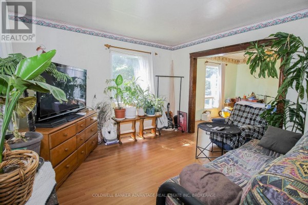 Foyer - 67 Ross Street, Welland, ON L3B2M7 Photo 5