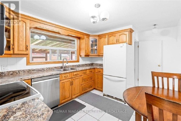 Kitchen - 67 Springfield Street, Welland, ON L3B5M1 Photo 4