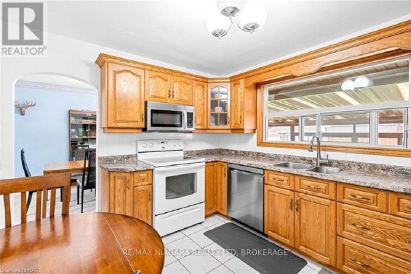 Dining room - 67 Springfield Street, Welland, ON L3B5M1 Photo 5