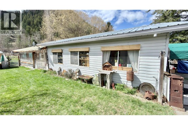 Laundry room - 670 Central Avenue, Midway, BC V0H1M0 Photo 4