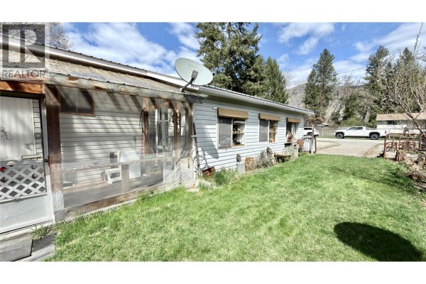 Kitchen - 670 Central Avenue, Midway, BC V0H1M0 Photo 5