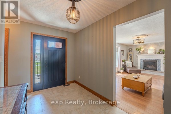 670 Joynt Street, Georgian Bluffs, ON N0H2K0 Photo 3