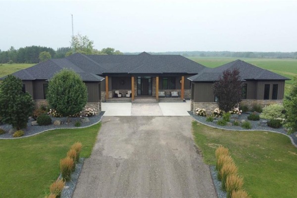 Great room - 67028 Willowdale Road, Cooks Creek, MB R5M0G5 Photo 3