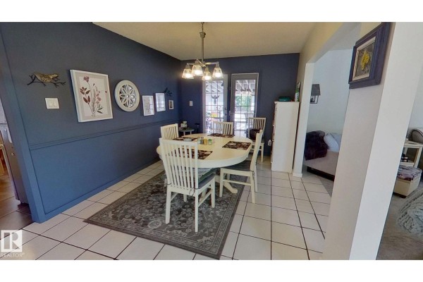 Family room - 6704 152a Av Nw, Edmonton, AB T5C2Y9 Photo 4