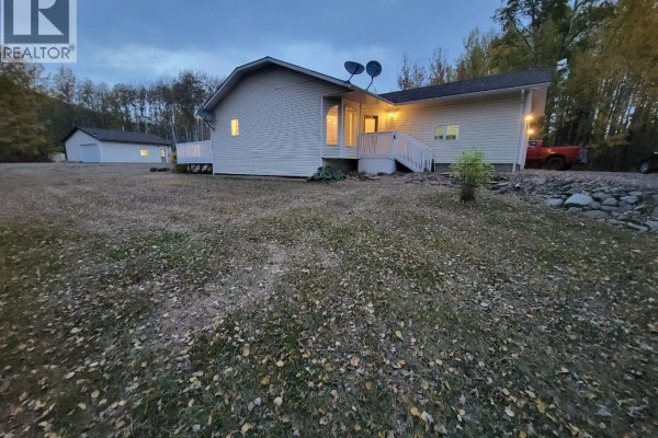 6708 Currier Road, Chetwynd, BC, photo 2