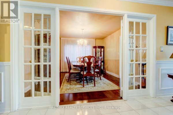 Kitchen - 671 Peter Robertson Boulevard, Brampton, ON L6R1L8 Photo 5
