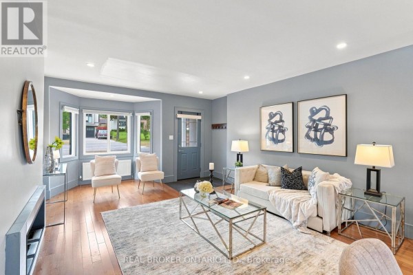 671 Scarlett Road, Toronto, ON, photo 3