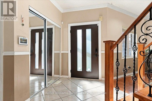Family room - 671 Twain Avenue, Mississauga, ON L5W1K7 Photo 5