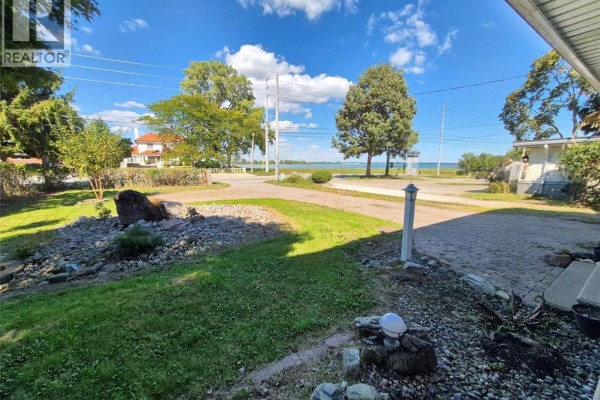 6711 Riverside Drive, Windsor, ON, photo 2