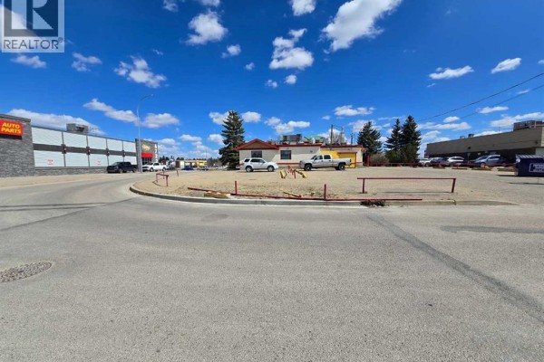 6712 50 Avenue, Red Deer, AB, photo 3