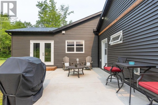 Living room - 6718 1 Highway, Coldbrook, NS B4R1B7 Photo 3