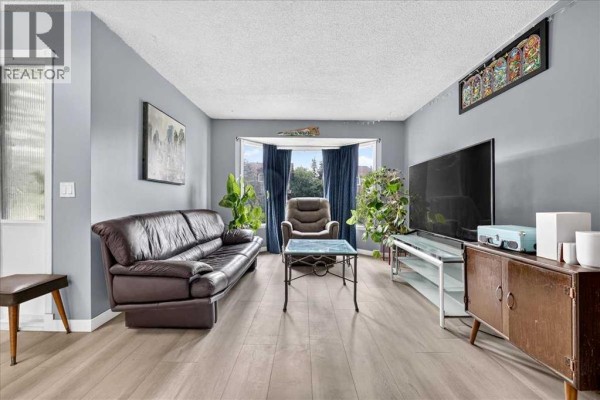 Foyer - 672 Whiteridge Way Ne, Calgary, AB T1Y4S9 Photo 4