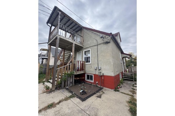 6729 106 St Nw, Edmonton, AB T6H2W1 Photo 2