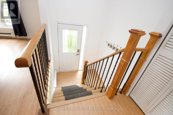 Living room - 673 Attersley Drive, Oshawa, ON L1K1P9 Photo 3