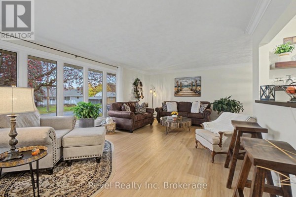 Kitchen - 673 Laurentian Avenue, North Bay, ON P1B7T8 Photo 5