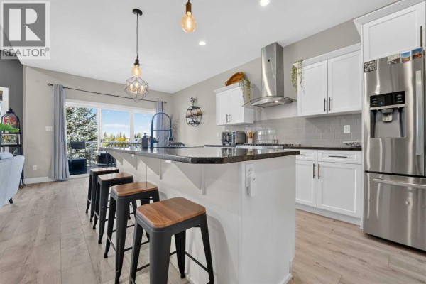 2pc Bathroom - 673 Twinriver Crescent W, Lethbridge, AB T1J5G1 Photo 5