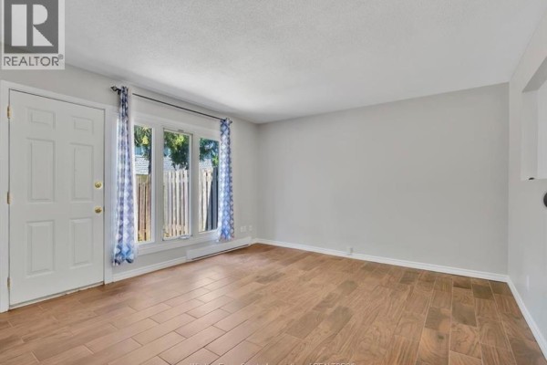 6732 Roseville Garden Drive, Windsor, ON, photo 3