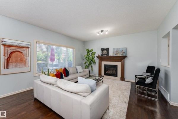 Dining room - 6736 19 Av Sw, Edmonton, AB T6X0L8 Photo 2