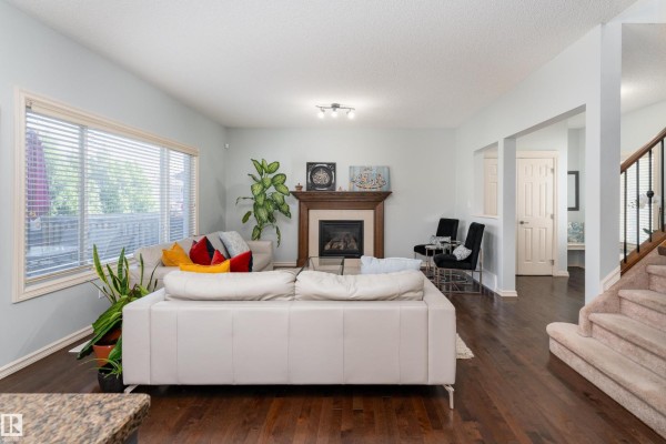 Kitchen - 6736 19 Av Sw, Edmonton, AB T6X0L8 Photo 3