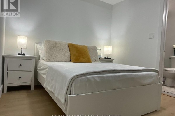 674 Manning Avenue, Toronto, ON M6G2W4 Photo 3