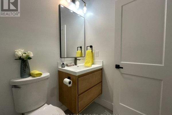 674 Manning Avenue, Toronto, ON M6G2W4 Photo 5