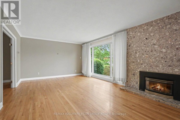 Living room - 675 Borthwick Avenue, Ottawa, ON K1K2M1 Photo 4