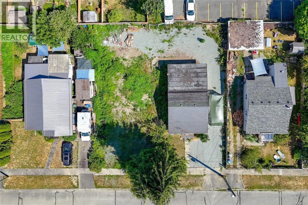 675 Powell St, Duncan, BC, photo 2