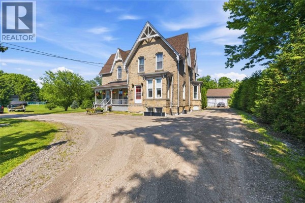 6752 Camlachie Road, Plympton Wyoming, ON, photo 2