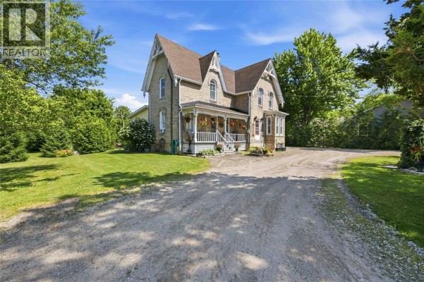 6752 Camlachie Road, Plympton Wyoming, ON, photo 3