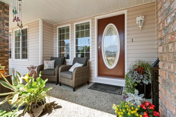 Living room - 6755 Henry Street, Sardis South, Chilliwack, BC V2R2Z9 Photo 3