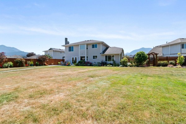 Foyer - 6755 Henry Street, Sardis South, Chilliwack, BC V2R2Z9 Photo 5