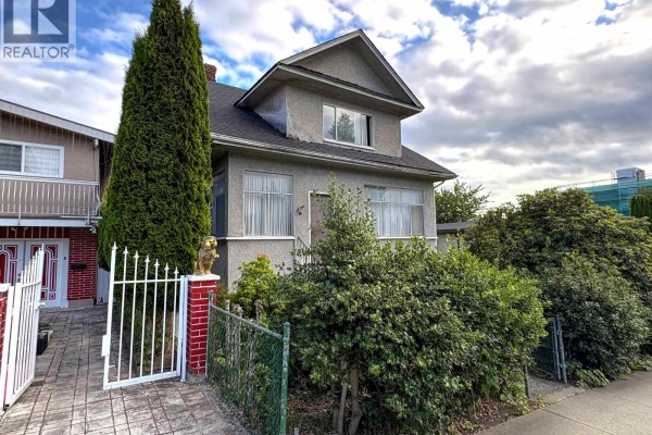 676 E King Edward Avenue, Vancouver, BC V5V2C9 Photo 2
