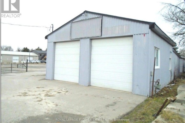 676 Lorne Avenue E, Stratford, ON, photo 2
