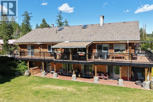 5pc Ensuite bath - 6760 Highway 3, Bridesville, BC V0H1B0 Photo 4