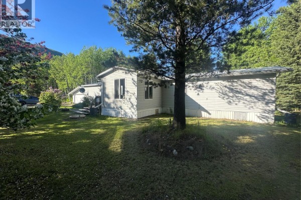 Kitchen - 6766 Dokkie Access Road, Chetwynd, BC V0C1J0 Photo 3