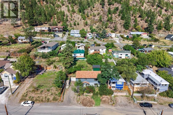 3pc Bathroom - 677 Columbia Street, Lillooet, BC V0K1V0 Photo 2
