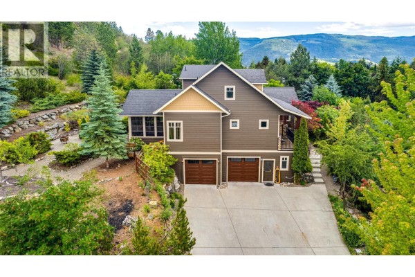Living room - 677 Cypress Drive, Vernon, BC V1B3Y5 Photo 2