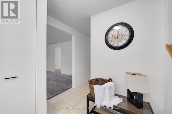 Living room - 678 Edinburgh Road S, Guelph, ON N1G4H8 Photo 4