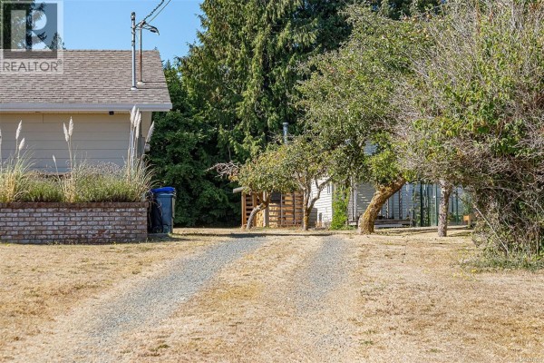 Entrance - 6780 Island Hwy W, Bowser, BC V0R1G0 Photo 5