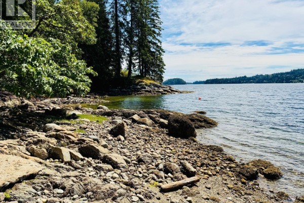 6787 Sechelt Inlet Road, Sechelt, BC, photo 3