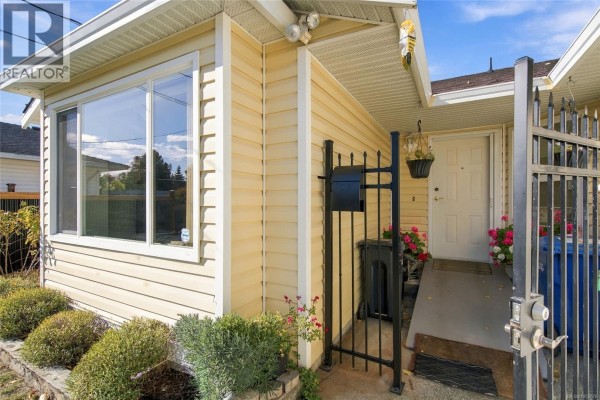679 Georgia Ave, Nanaimo, BC, photo 2