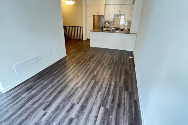 68 - 31 Honeycrisp Crescent, Vaughan, ON L4K0N6 Photo 4