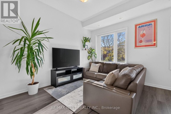 Kitchen - 68 - 5 William Jackson Way, Toronto, ON M8X2J2 Photo 2