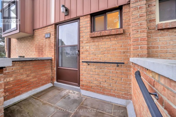 68 - 68 Baronwood Court, Brampton, ON L6V3H7 Photo 5